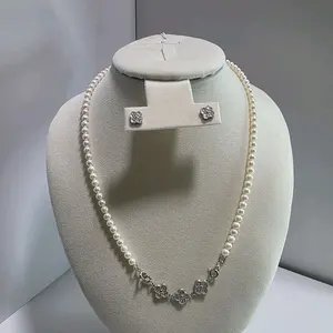 elegant set of perlas