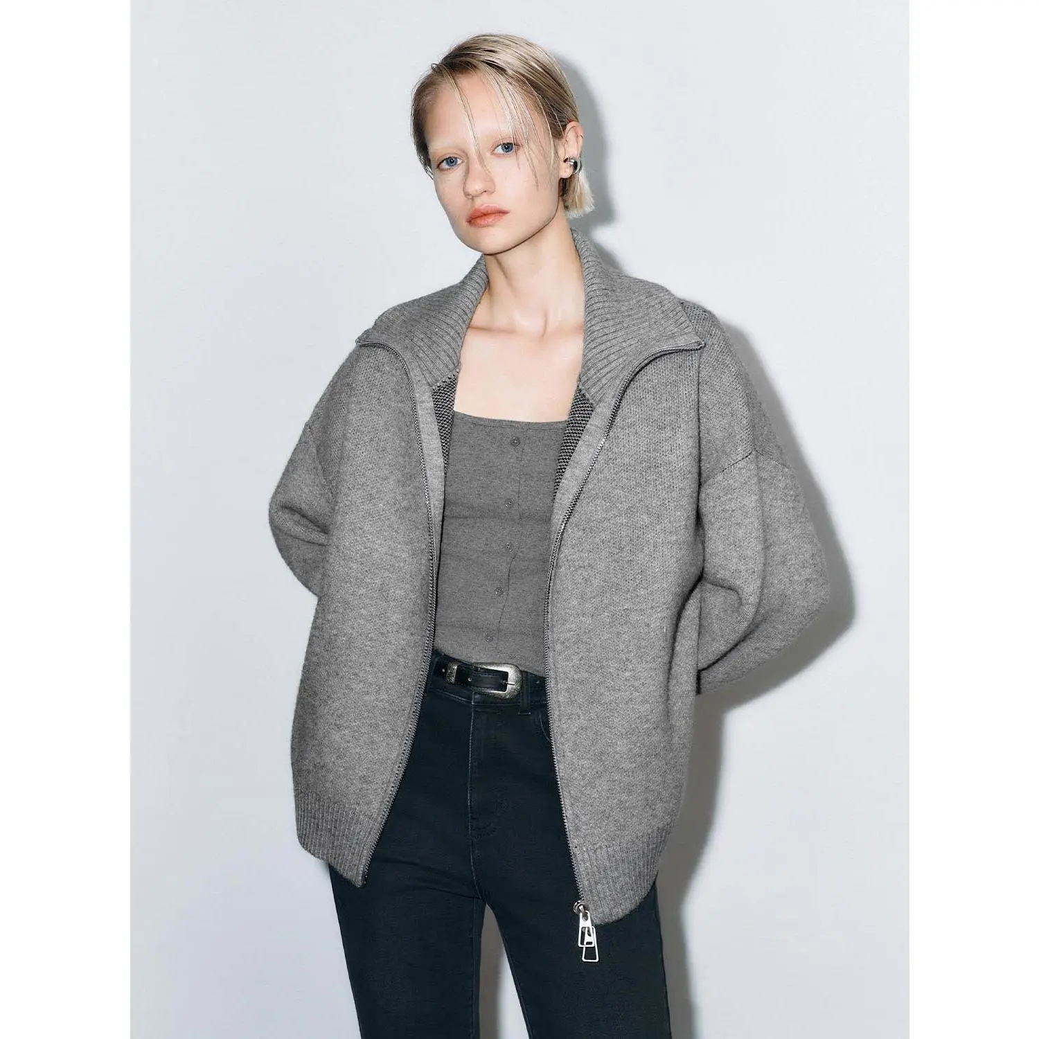 URBAN REVIVO Women's Casual Plaid Zip Front Knitwear, Long Sleeve Collared Cardigan Sweater in a Thick Ribbed Acrylic, Fabric, Longsleeves, Yarn
