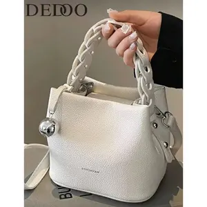 Mini Fashionable PU Waterproof Fabric Shoulder Crossbody Bag with Metal Pendant Decor, Letter Pattern Bucket Bag,  Portable Square Handbag, Elegant Tote Bag, Everyday Bag, Suitable for Work and Daily Use, High-End Fashion Bag