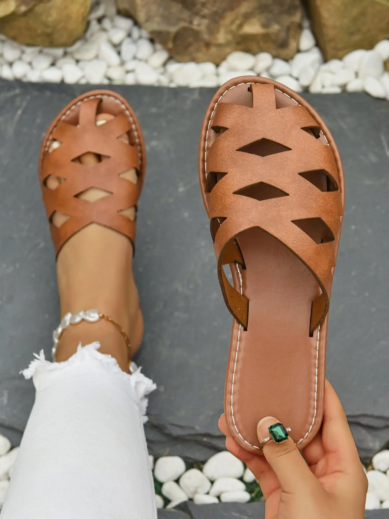 Women's Fashionable Plain Color Hollow Out Design Flat Sandals, Casual Comfortable Breathable Beach Sandals, Summer Barefoot Shoes for Daily Wear, Gir