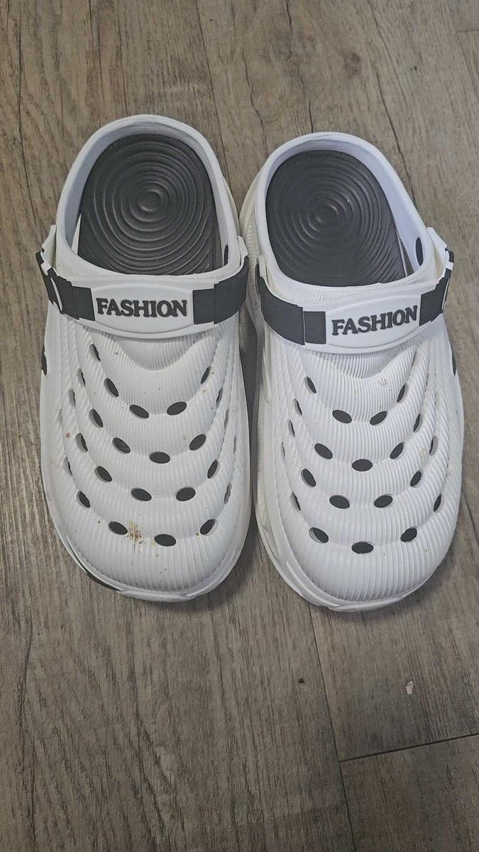 Item: Black White, US8-8.5 (CN40-41)