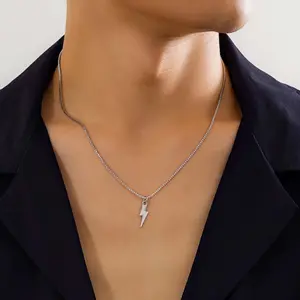 Unique lightning bolt pendant necklace, trendy hip-hop style, minimalist clavicle chain jewelry for men and women.