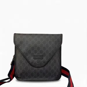 Pre-owned GUCCI GG Leather Messenger Bags Supreme Messenger Bag Black Pristine S014260307033