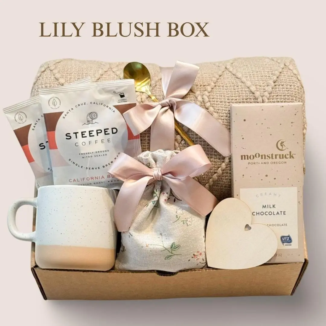 1. LILY BLUSH BOX