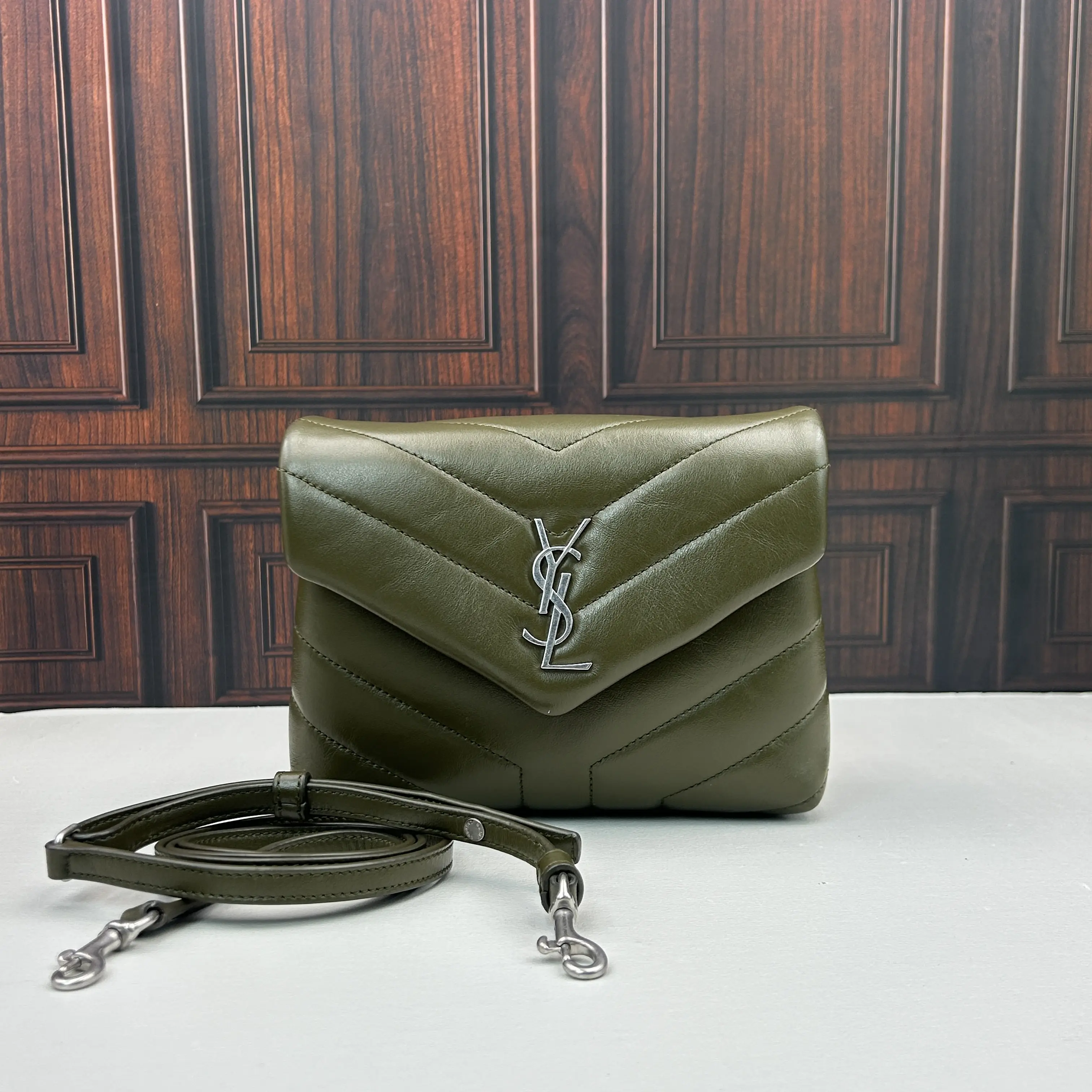 Pre-owned Yves Saint Laurent YSL Loulou Olive Green Chevron Lambskin Crossbody Bag 888