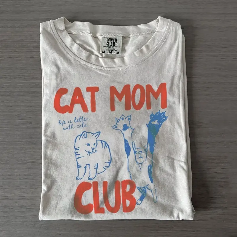 Aesthetic Cat Mom T-Shirt, Trendy Pet Lover Outfit, Unisex Fit Design, Gift for Men and Women