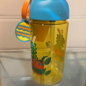 Kids' Fun Water Bottle with Colorful Design and Secure Lid - Perfect for Daily Use and Travel 17 OZ