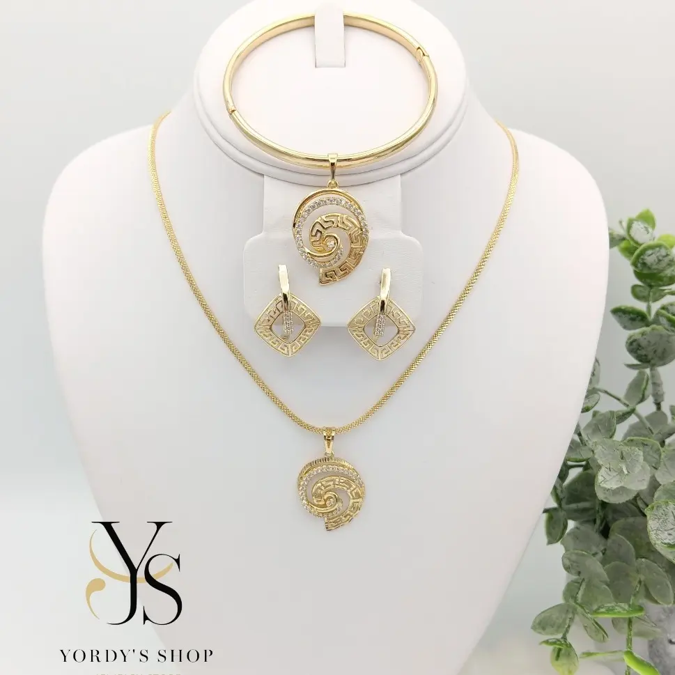 Yordy Collection of varied chains for women, hanging different and chain models with 14K gold veneer, high quality. Perfect gift for special days.