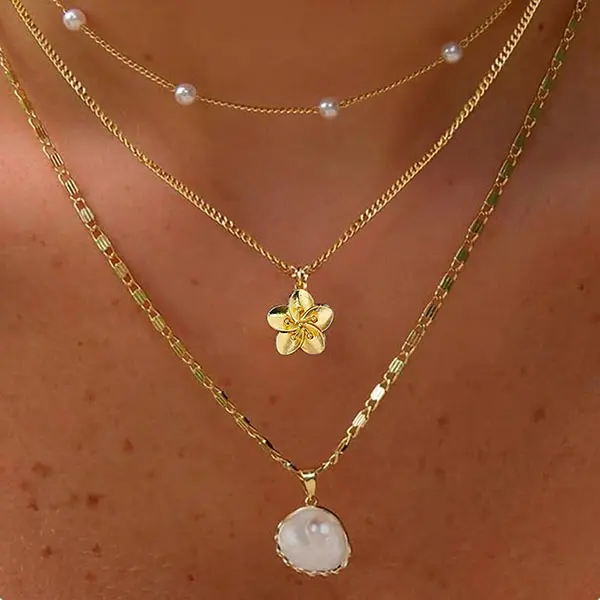 Gold Shell Necklace for Women Boho Summer Layered Choker Necklace Dainty Beach Shell Flower Pearl Pendant Charm Necklace Set Jewelry Gifts