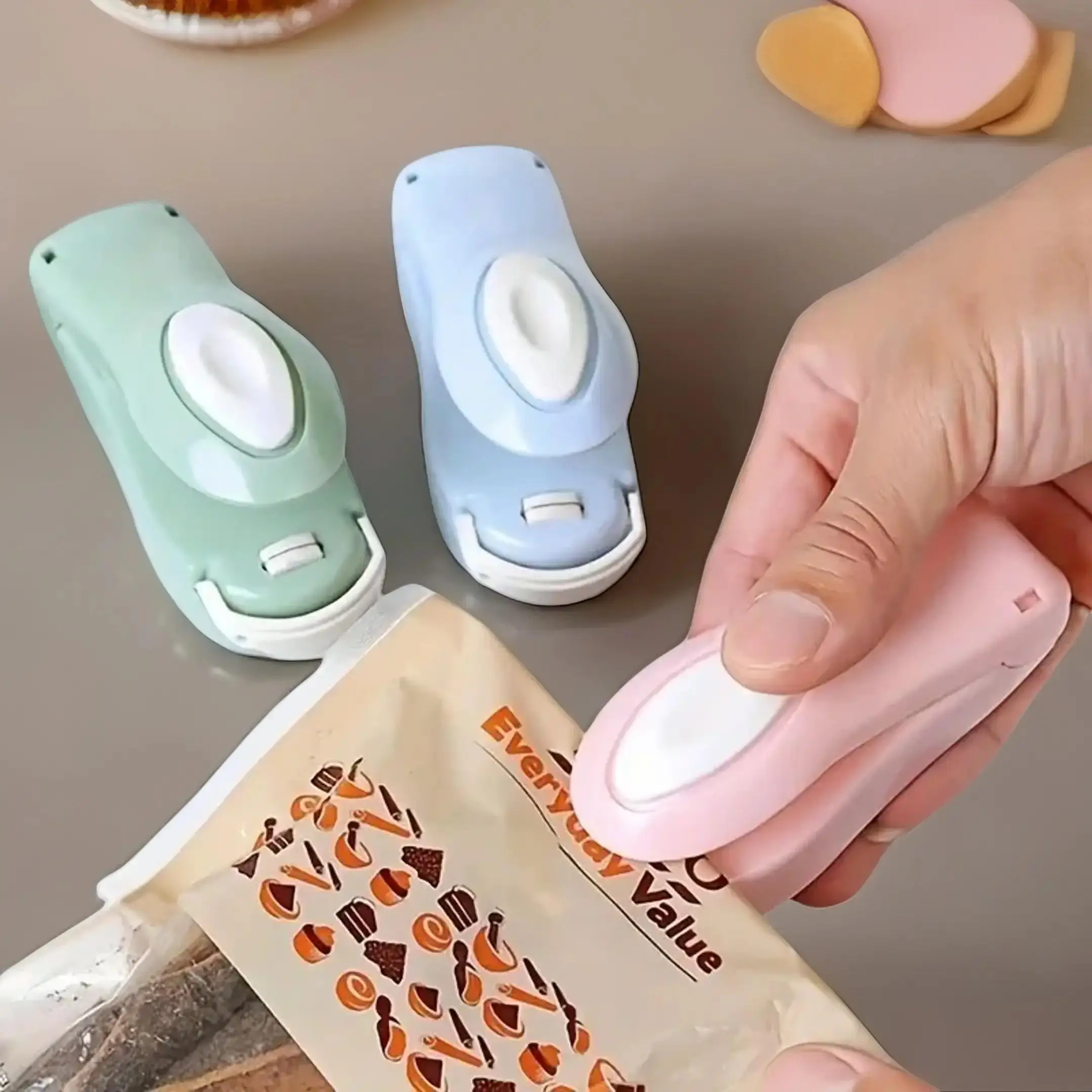 Portable Handheld Heat Sealer, 1 Count Battery Powered Food Plastic Bag Sealer, Multifunctional Mini Sealer for Food, Snack & Plastic Bag, Kitchen App