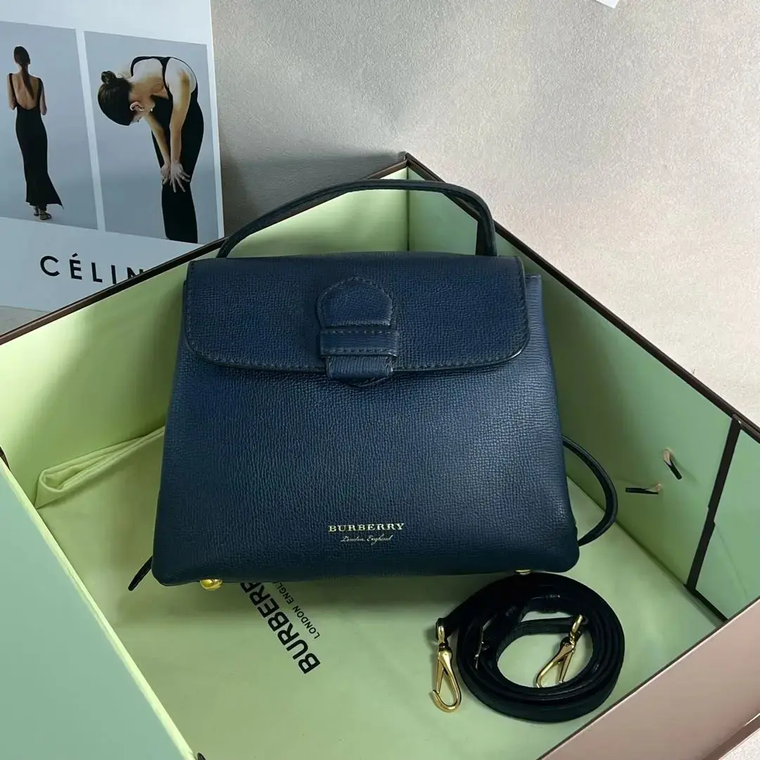 Pre-owned BURBERRY Handbag blue Cowhide Small Flip Cover 0722KI/C8356766351