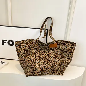 Leopard Graphic Tote Bag, Large Capacity Shoulder Bag for Women, Casual Trendy Versatile High-quality Daily Commuting Bag, Girl Fashionable Shopping Bag