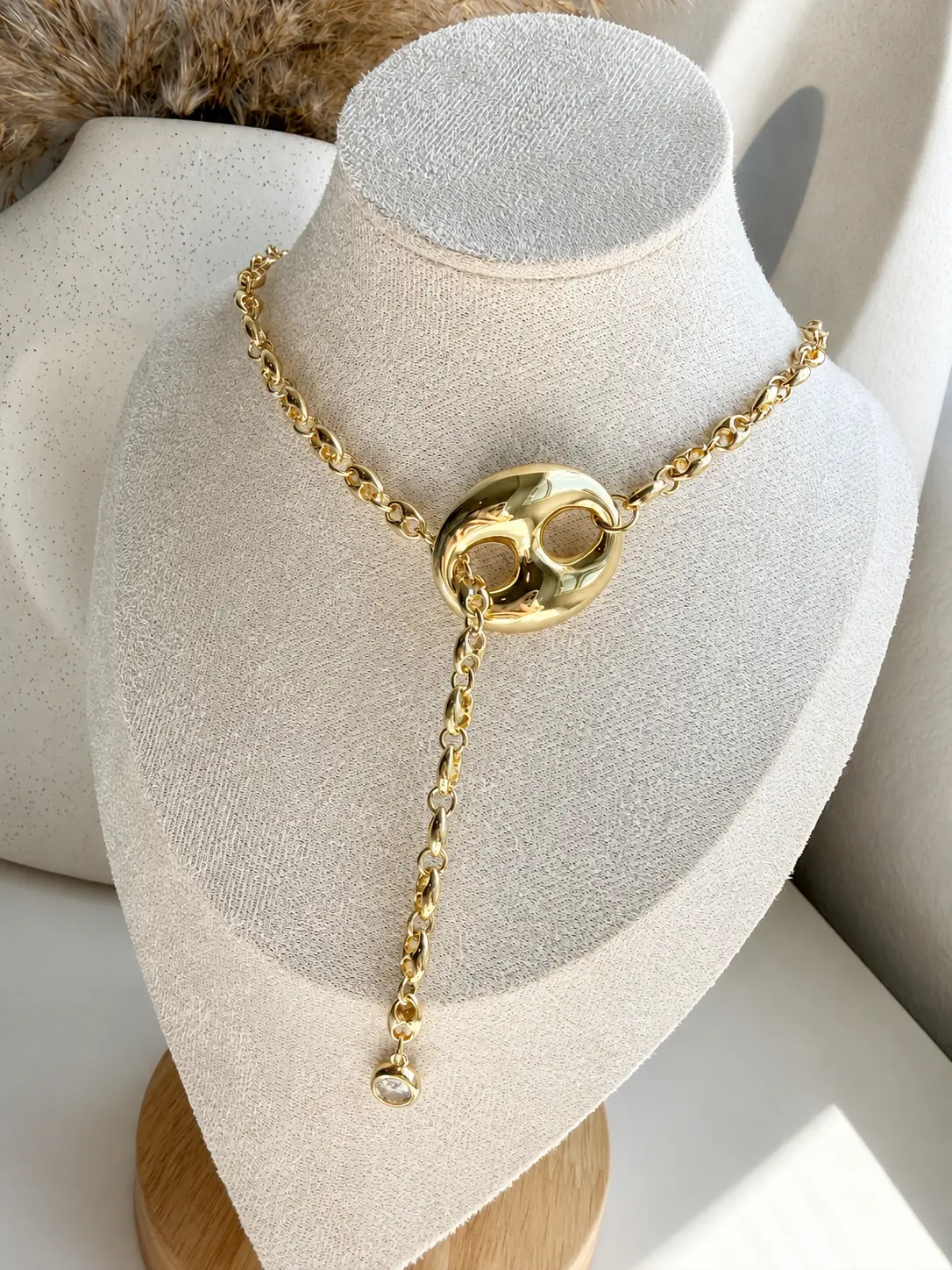 Bold Tap Pendant Necklace