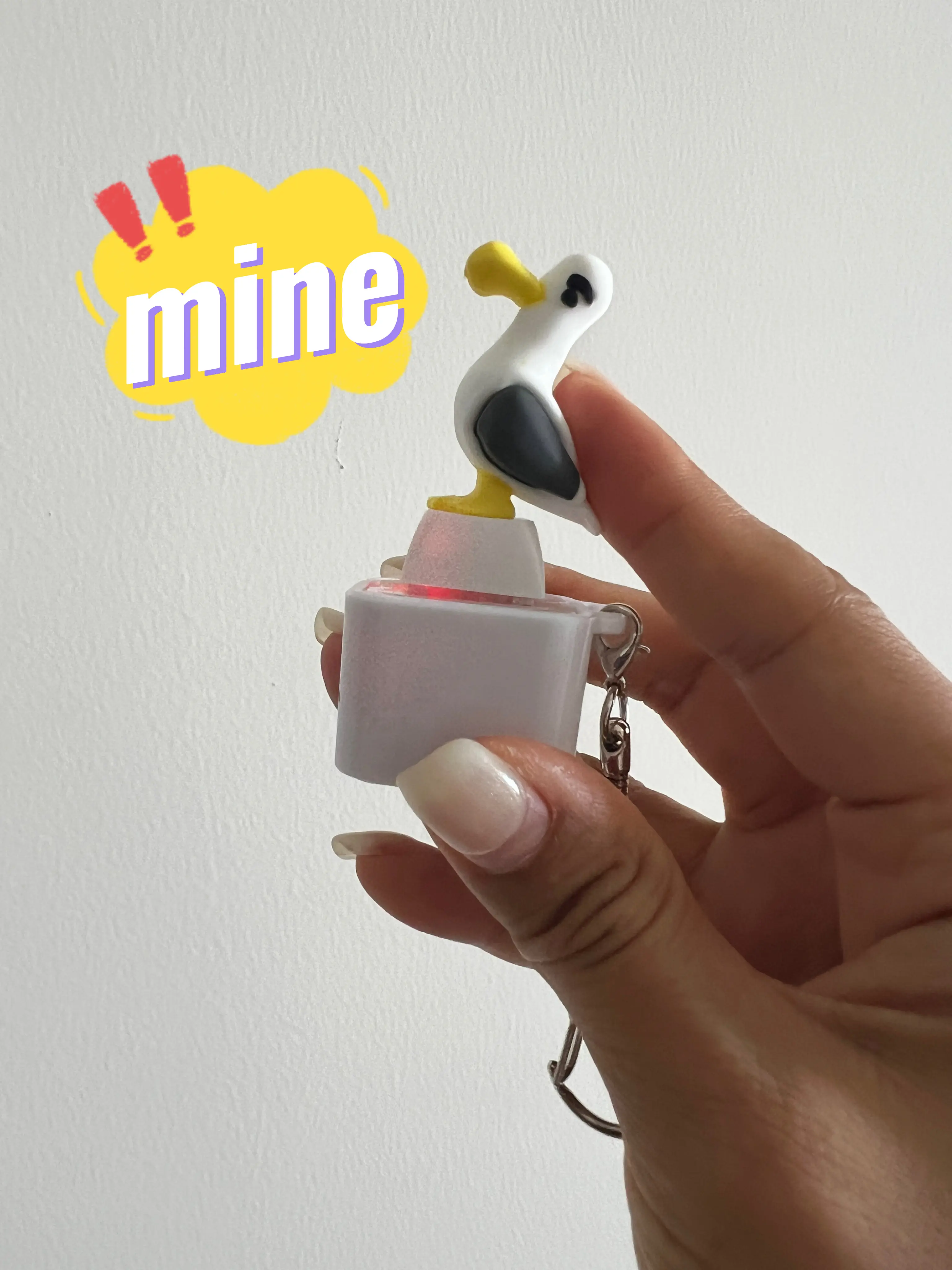 Funny Seagull "MINE!" Unisex Keychain Toy - Rechargeable Sound+Light Button Gadget, Animation Meme Interactive Stress Relief Bag Charm, Funky Gift Idea for Friends