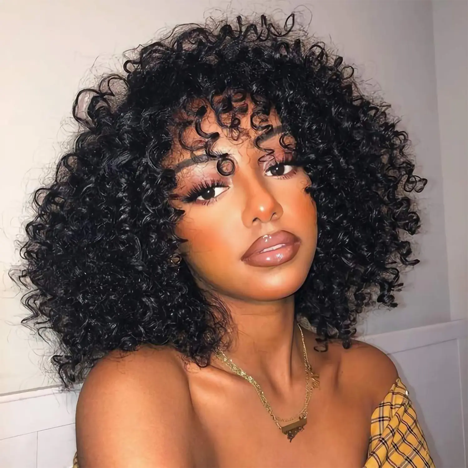 AISI HAIR Curly Afro Wig with Bangs Shoulder Length Synthetic Full Wig for Black Women Adjustable Straps Voluminous Daily Wear Party Wig Gorgeous Fluffy Wigs
