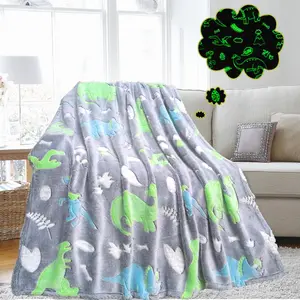 Dinosaur Pattern Blanket, 1 Count Soft Comfortable Glow in The Dark Throw Blanket, Cool Bedroom Bedding Blankets for Home Office Travel