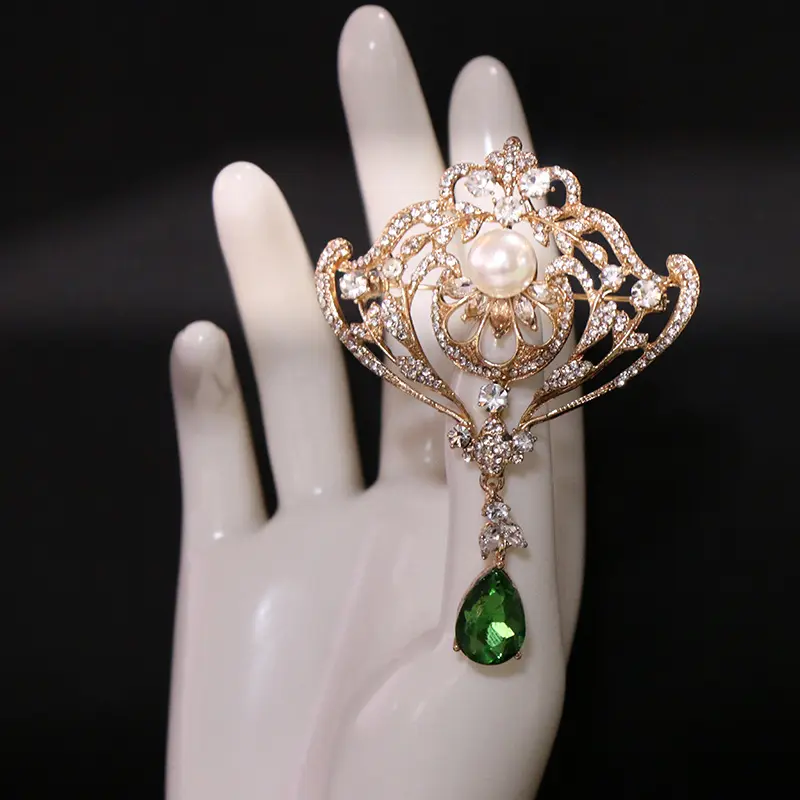 Exquisite Baroque Brooch, Fashion Lapel Pin, Stylish Clothing Accessory, Exquisite Brooch