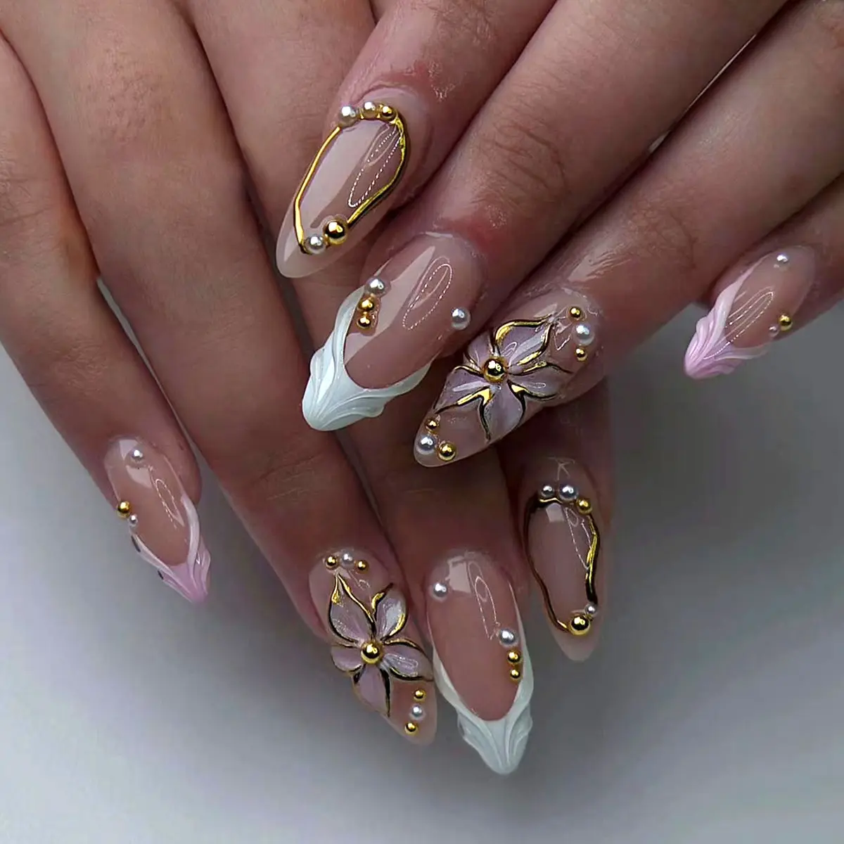 24 Pcs Romantic French Style Acrylic False Nails, French Nail Art, Glittering Fake Nails, Glitter Base French Tip, Reusable Almond Shape with Gold Line Pearl Design, Perfect for Women Weddings Anniversaries, Holidays