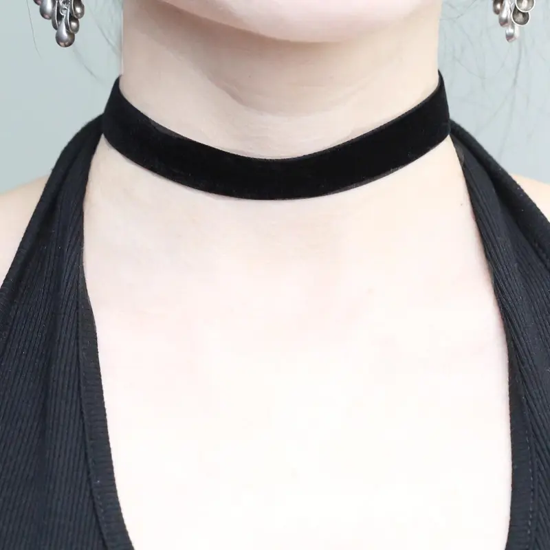 1 Piece Women's Fashion Flock Fabric Choker, Simple Plain Versatile Street Style Necklace, Choker Necklaces, Casual Jewelry For Party, Daily Clothing Decor, Fashion Cool Accessories, Trendy Fashionable Accessories