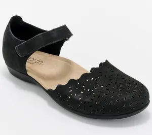 Earth Leather Perforated Mary-Janes-Brynn, Size 7 Wide, Black