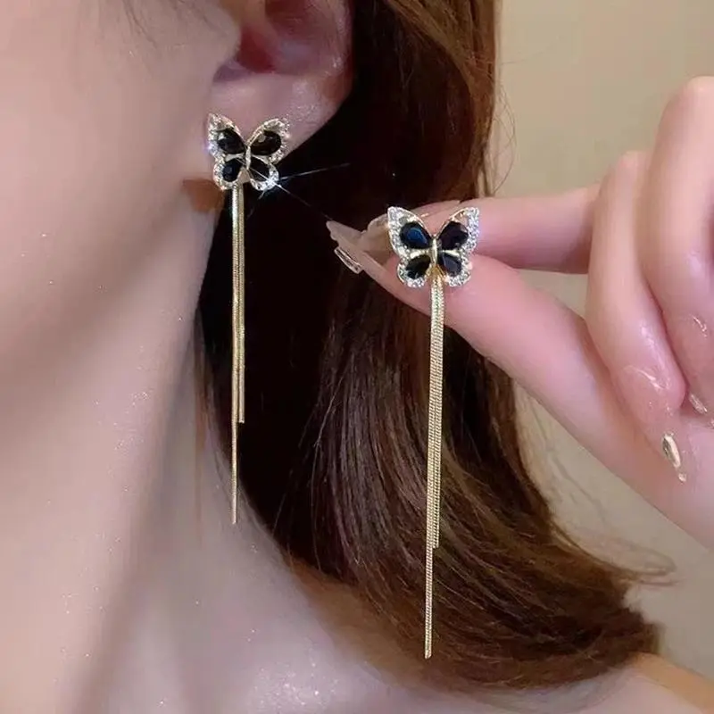 Female 1-Pair Exquisite Black Butterfly-Themed Drop Earrings with Long Dangling Charm Accents, Ideal Gift for Birthday, Christmas, No Piercing, Charms Earrings, Fake Piercing Style, Cute Style Earrings