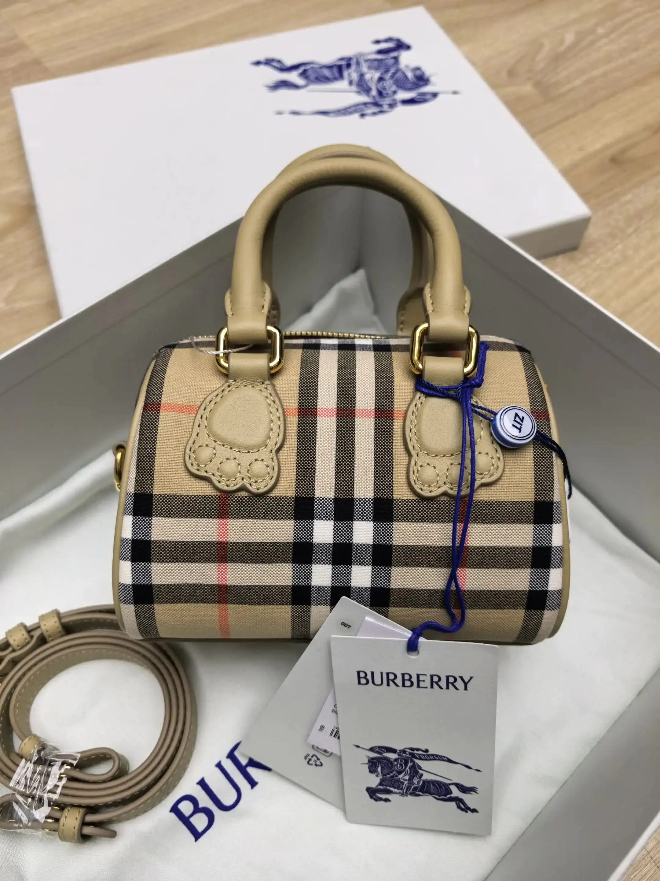 Pre-owned BURBERRY New Old Flower Pattern Apricot Boston 0720 dina/C8356778857