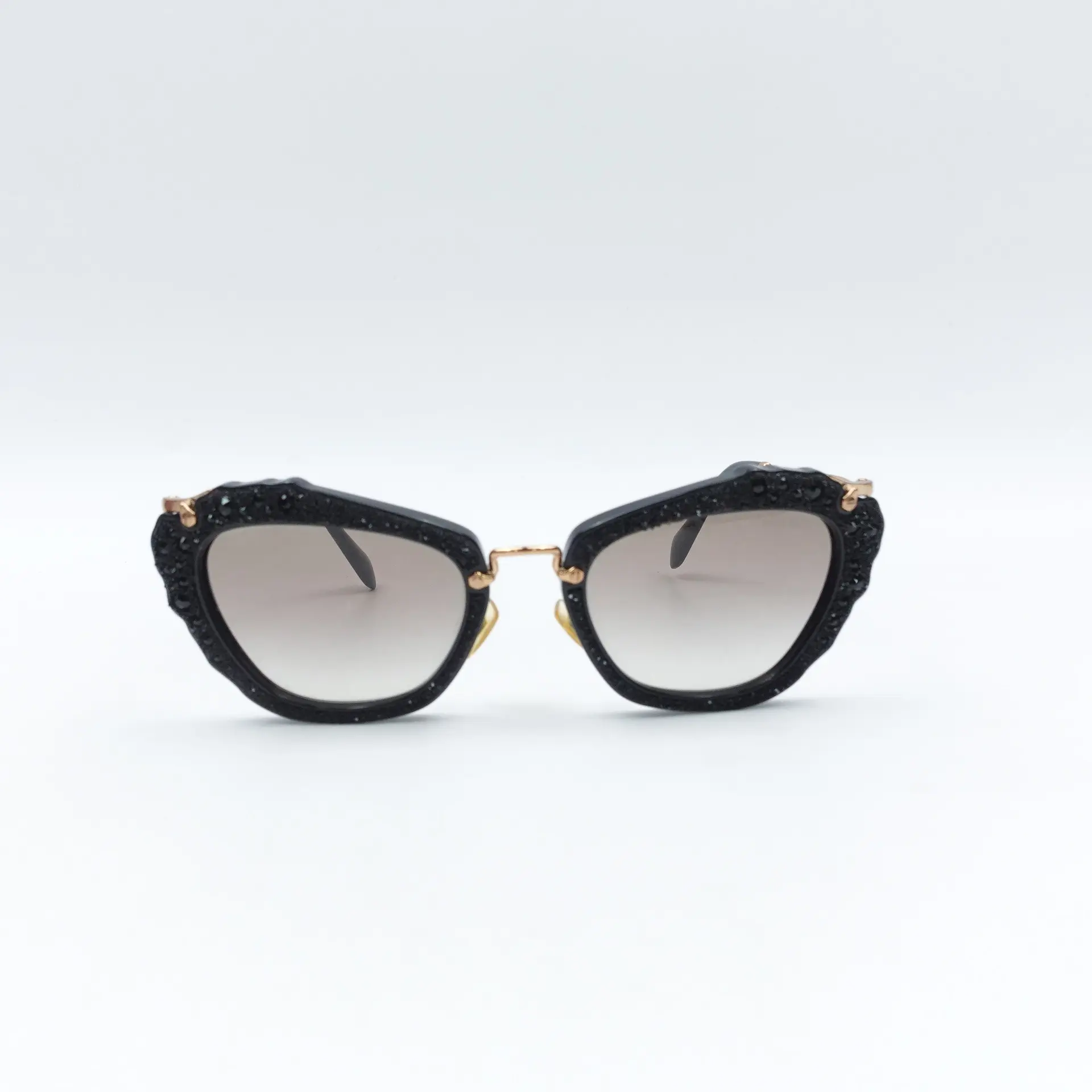 Pre-owned MIUMIU Resin Black Sunglasses T10377310