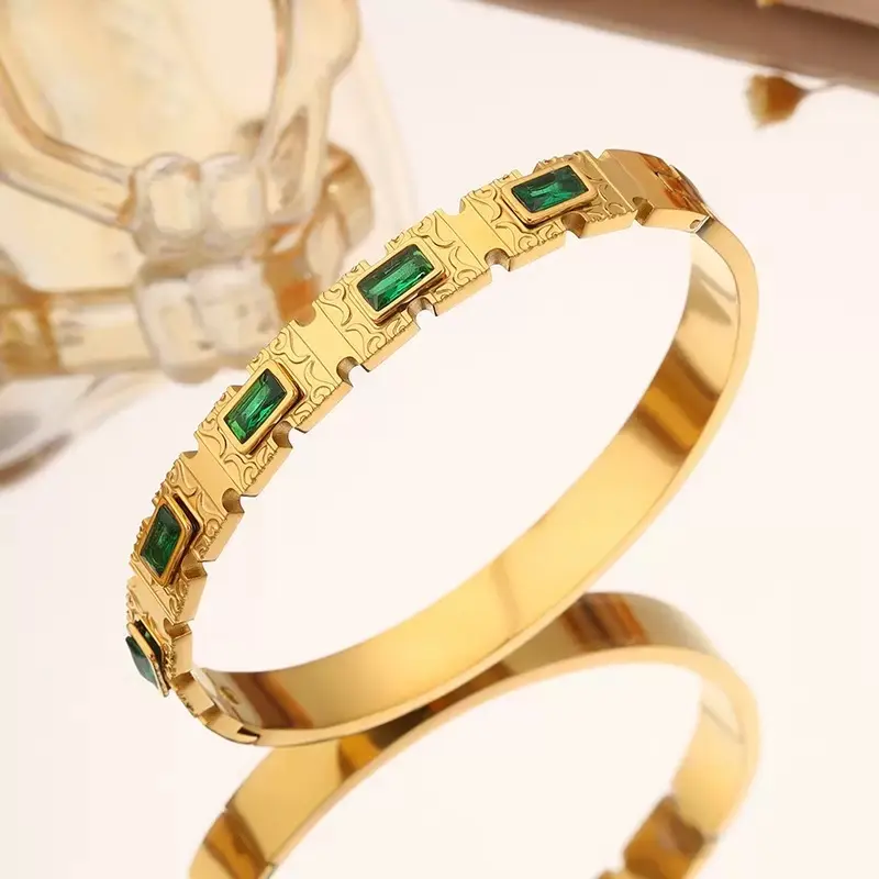 Minimalist Oval Lock Bangle – Gold Stainless Steel