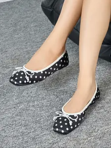 Fashion Pointed Toe Polka Dot Low-Top Rubber Flat Walking Shoes, Elegant Large Size Casual Slip-On Women's Shoes, Comfortable All Season Commuter Shoes