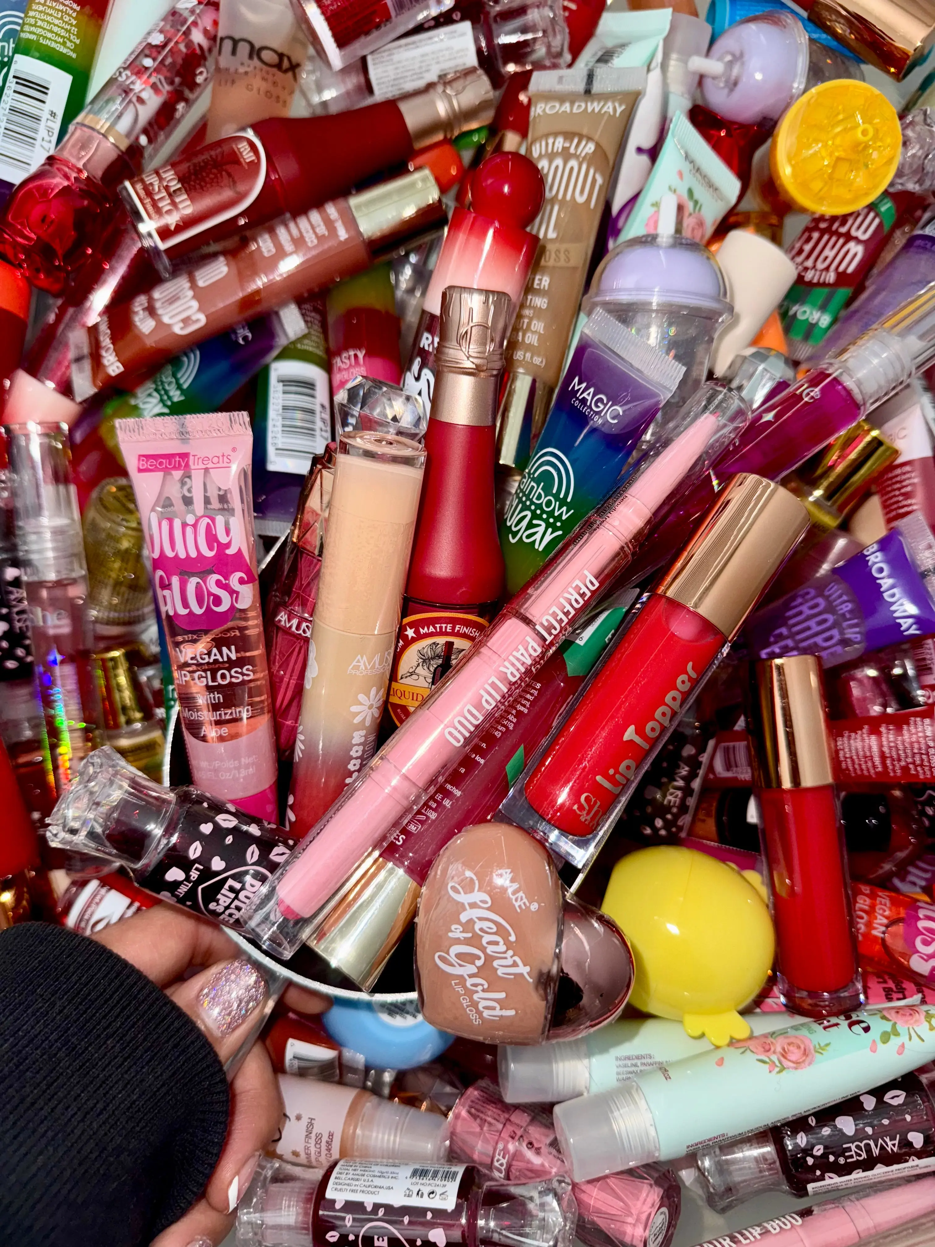 Lippie Scoop (A Mix of Lip Products) Lippie Scoop (A Mix of Lip Products)