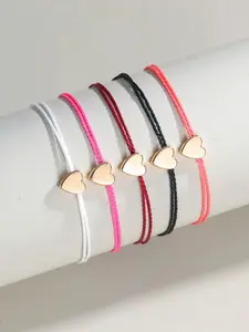 A set of five multicolored woven cord bracelets stacked with golden hearts, Xoxo Style Bracelet, with a fresh and sweet style, suitable for daily commuting, gatherings with girlfriends, dates, and other casual or light social occasions.