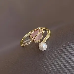 Elegant ring featuring a tulip flower, d