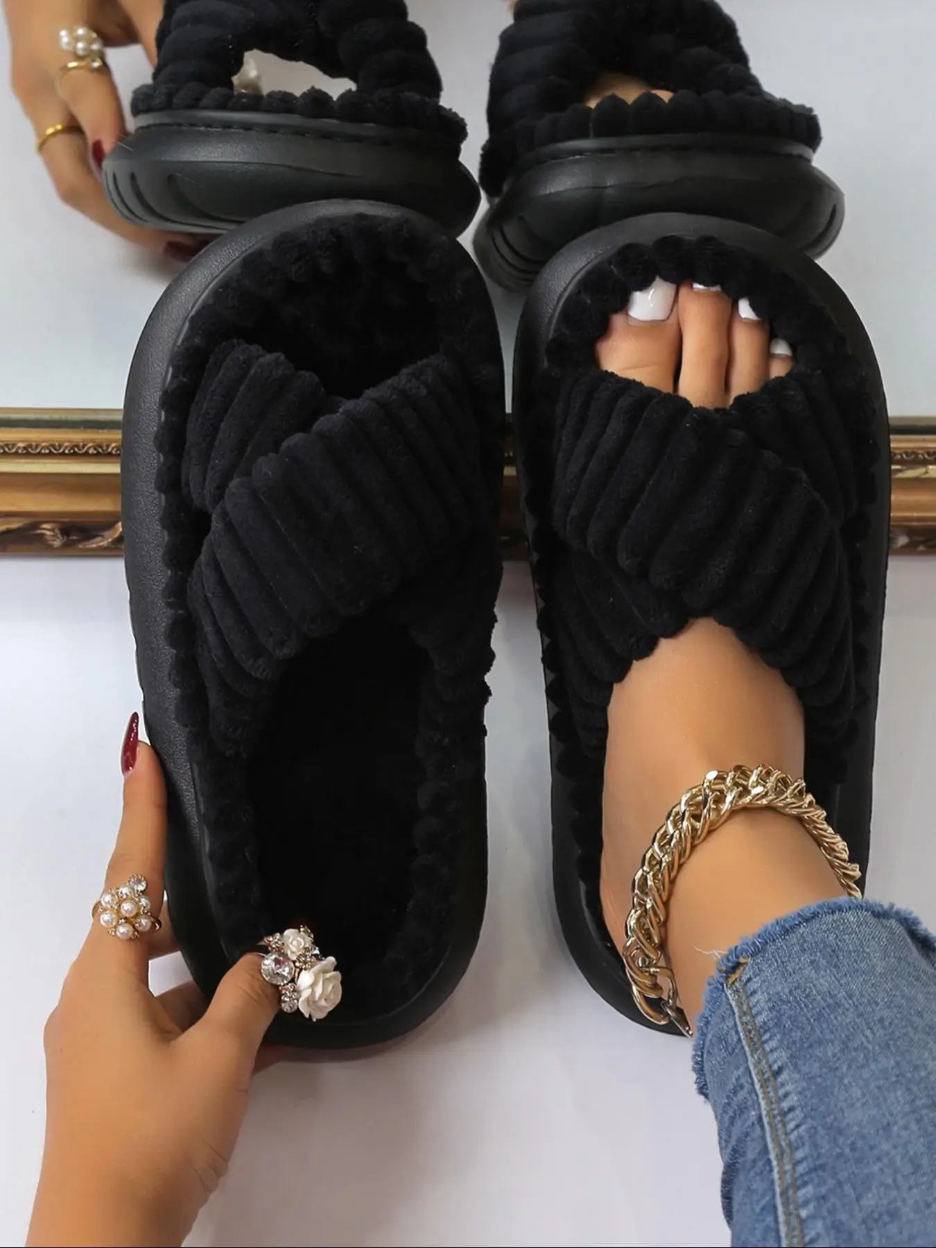 Women's Criss Cross Design Plush Slippers, Casual Soft Comfortable Non-slip Home Slippers for Indoor and Outdoor Wear, Bedroom Slippers for Fall & Win