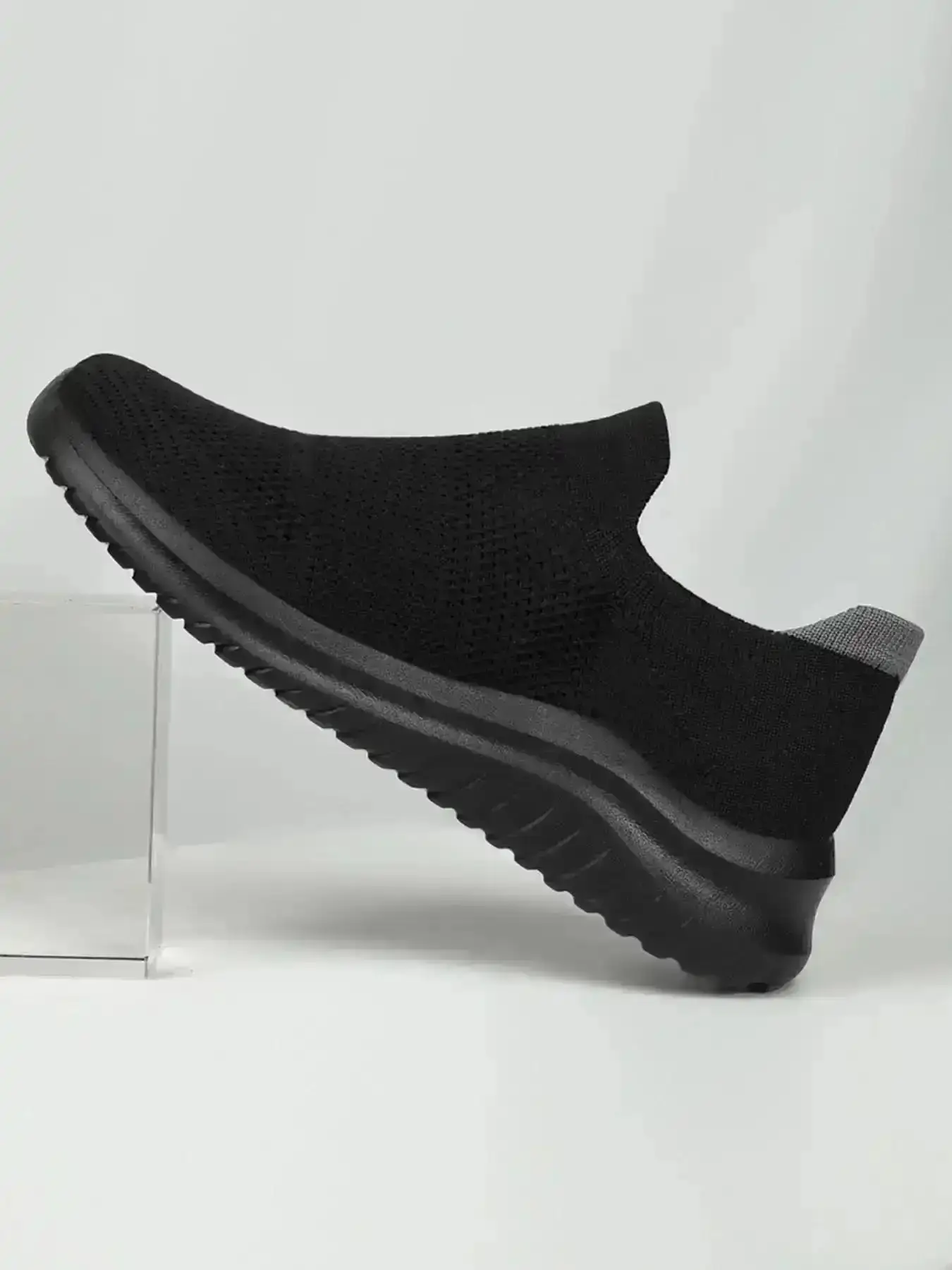 2026 Men's Solid Breathable Mesh Slip on Sneakers Athletic Running Training Footwear Casual Comfortable Lightweight Sports Shoes Male All-match Round Toe for Daily Wear Workout Summer Minimalist Modern Comfort stylish