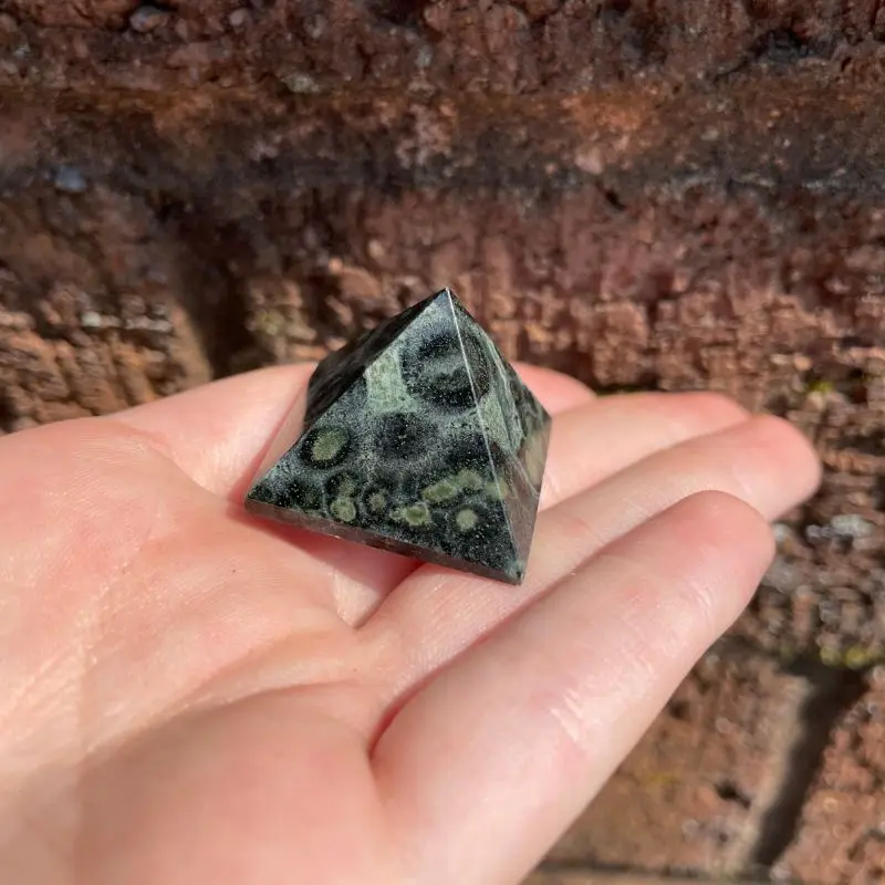 Natural Kambaba Jasper Mini Pyramid Crystal Decoration - Natural Crystal Room Decorations Stone for Protection, Emotional Healing, Spiritual Growth, Energy Stabilization (0.9 inches-1 inch), Stabilize