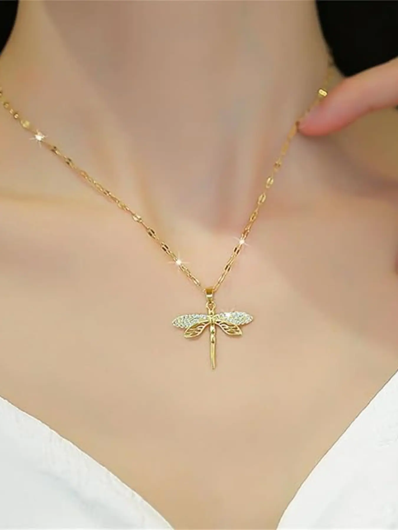 1pc Light Luxury Personalized Sky Dragonfly Pendant Necklace, Ins Women'S Exquisite Dragonfly Necklace, Rhinestone Pendant Necklace Clavicle Chain, Dragonfly Lovers Jewelry