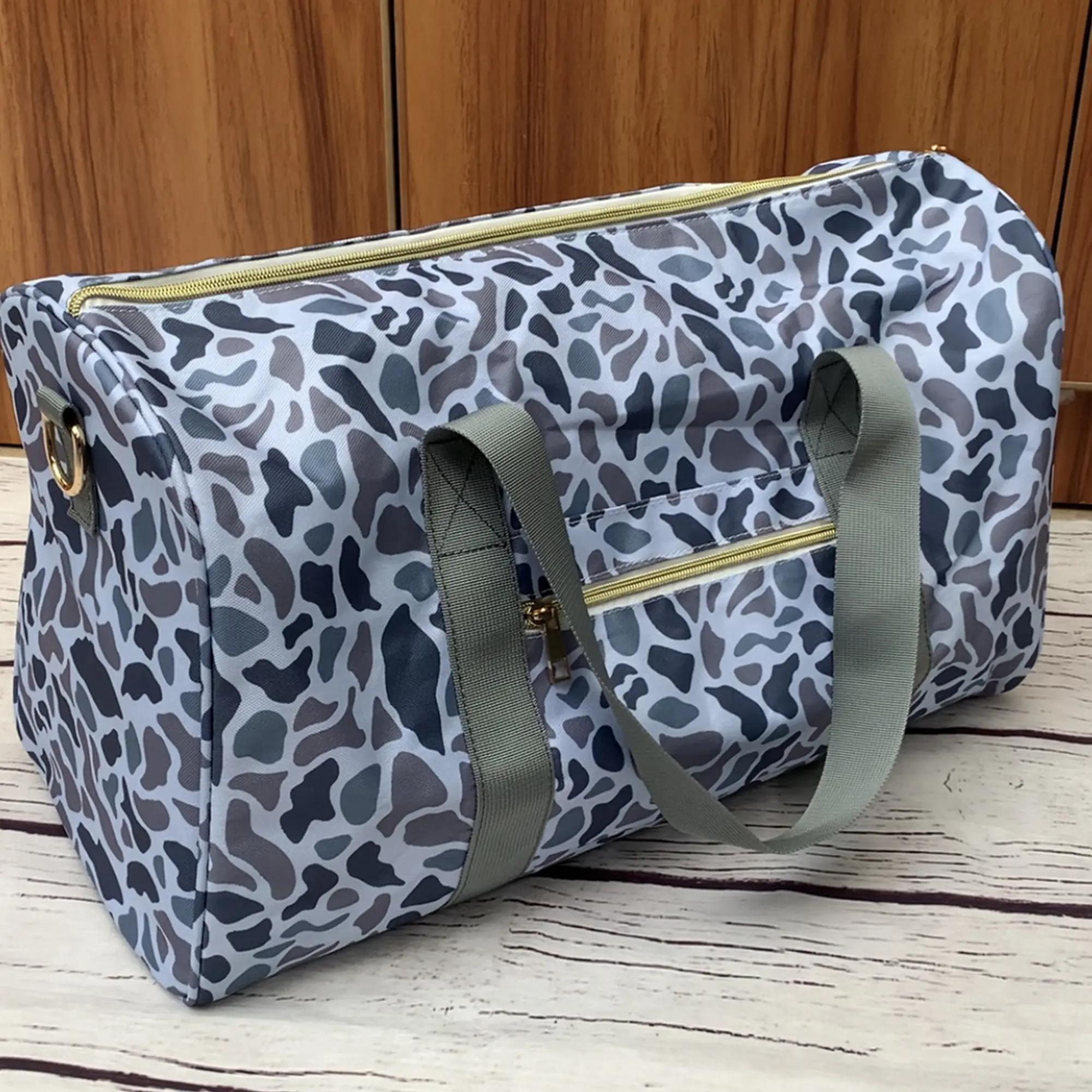 Camouflage duffle bag gym sports bag large capacity travel bag weekend bag Camouflage duffle bag gym sports bag large capacity travel bag weekend bag