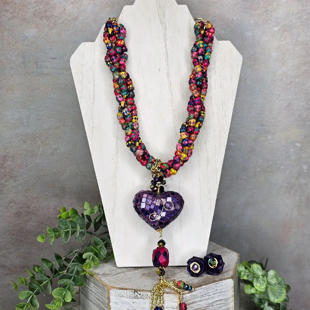 Yoli Morado• Collar de palma con corazon vitran morado
