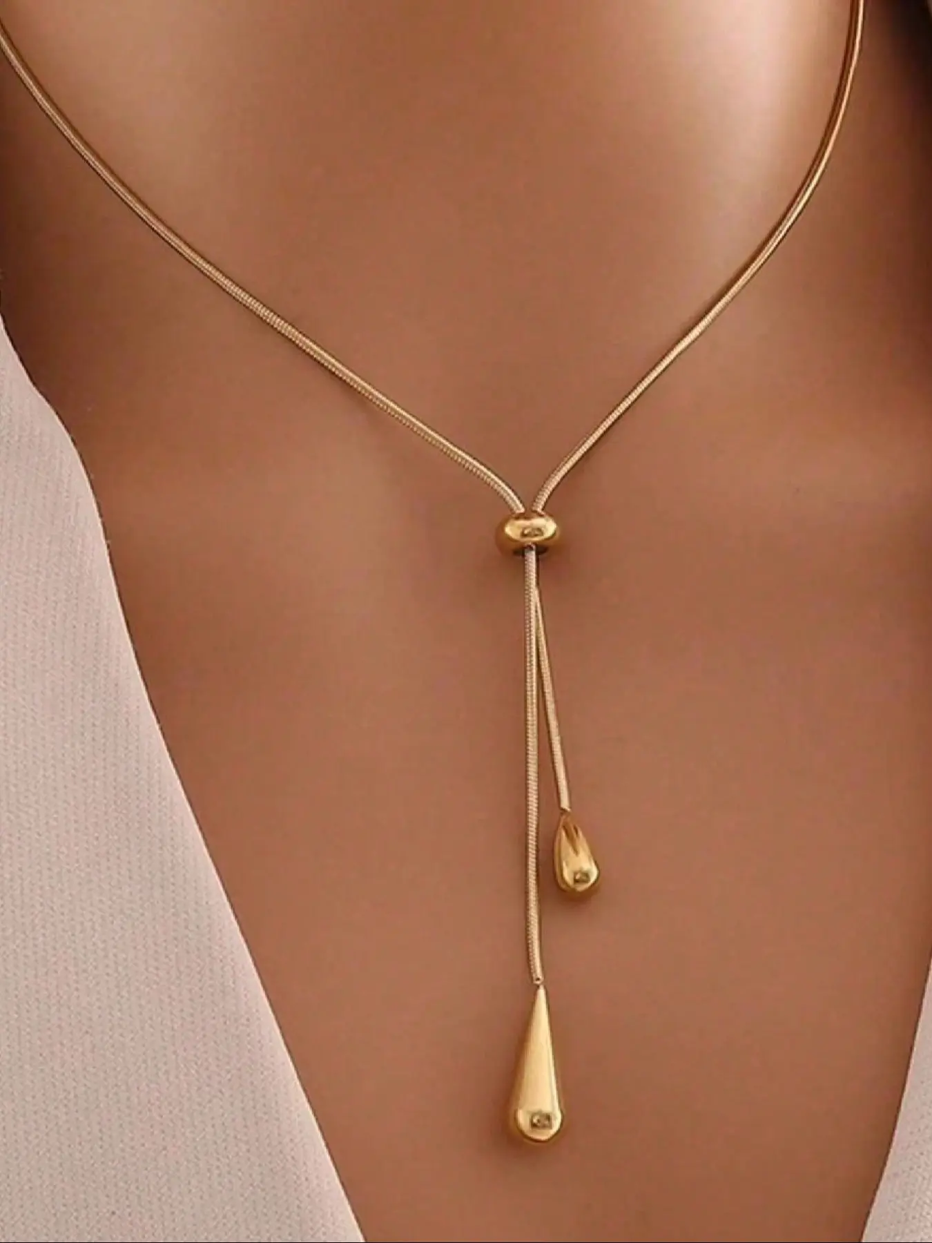 Stainless Steel Retro Minimalist High-End Metallic Water Droplet Pendant Necklace, Elegant Dainty Jewelry Accessory for Women & Men