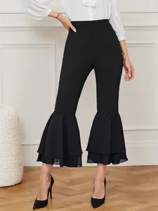 Women's elegant autumn-winter long trousers in classic black. The trouser cuffs are designed with double layers of chiffon. The slim-fit style is perfect for daily commuting and going out, and it pairs well with various outfits.