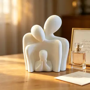 1pc Modern Minimalist Family of 3 Figurine Small Decor Statue, Plastic, Ornament for Living Room Bedroom Wedding Party Hanging Decor, Bookshelf Desktop Display,Cute Desk Decoration Items,Gift for Mom Wife Friend Colleague