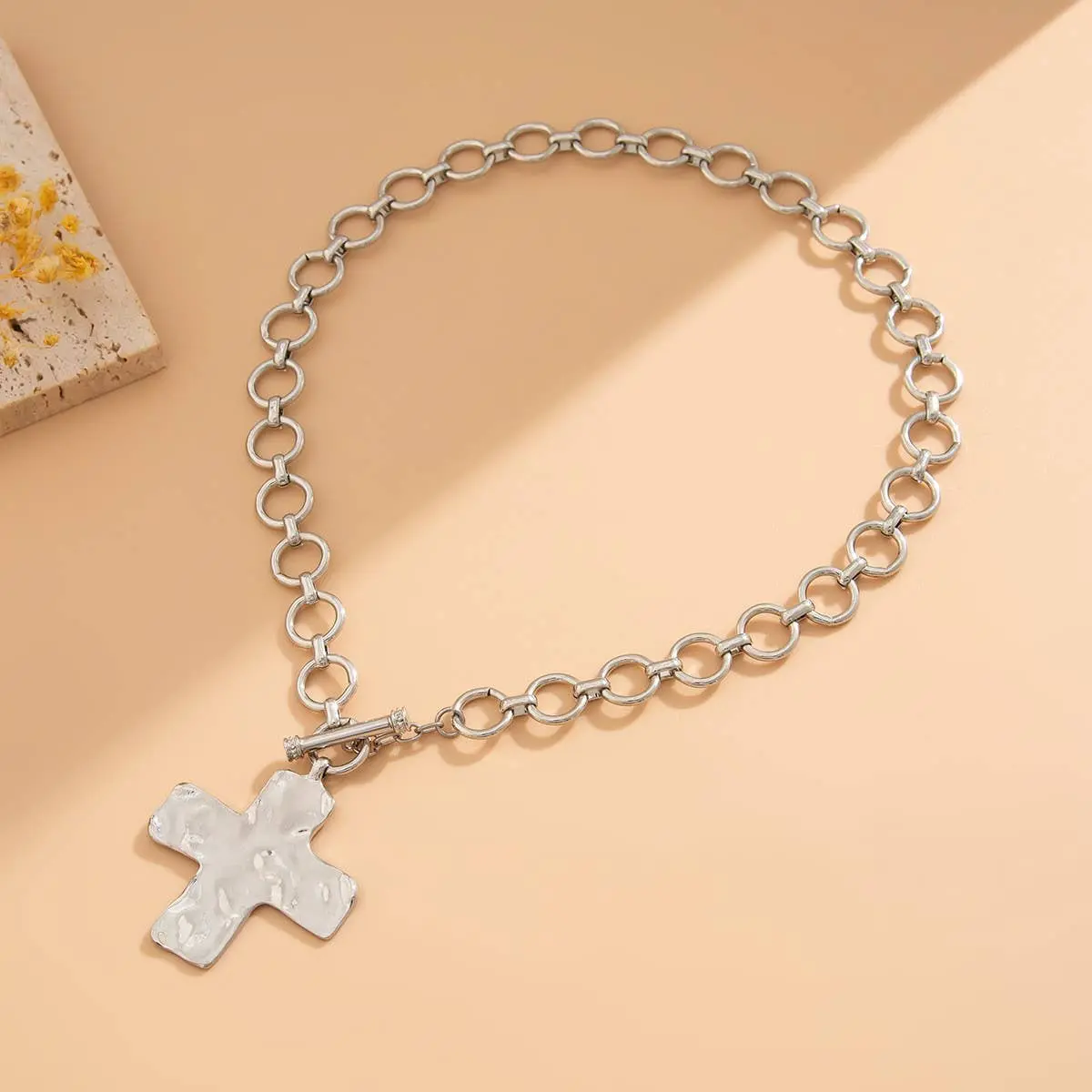 NOTABLE HAMMERED CROSS FRONT TOGGLE NECKLACE | 40NK9474: Silver /40NK9474:Gold