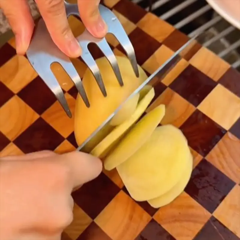 Stainless steel meat puller tool for shredding meat, sharp stainless steel food shredding fork, meat shredding claws, chicken shredder