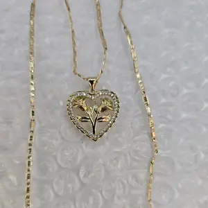Heart with Rose's beautiful necklace small 18"inches clear stone's gold-plated