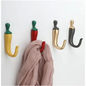 4pcs Heavy-Duty Pepper-Shaped Metal Wall Hooks with Rustic Green & Red Capsicum - Decorative Suitable for Towels, Scarves, Bags, Aprons, Hats - Modern Farmhouse Hooks for Entryway, Kitchen,, Bathroom Storage Display Stand