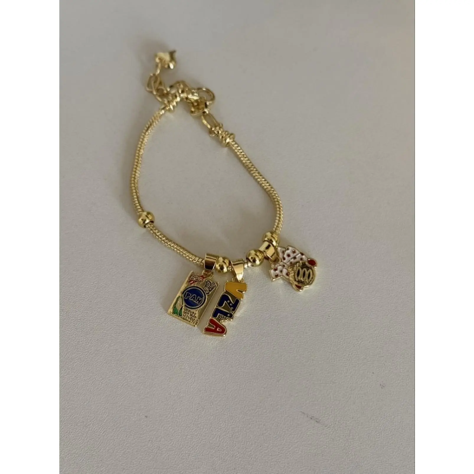 Pulseras de Venezuela Gold Color Charm Bracelet with Fila Logo and 1000 Charms for Women