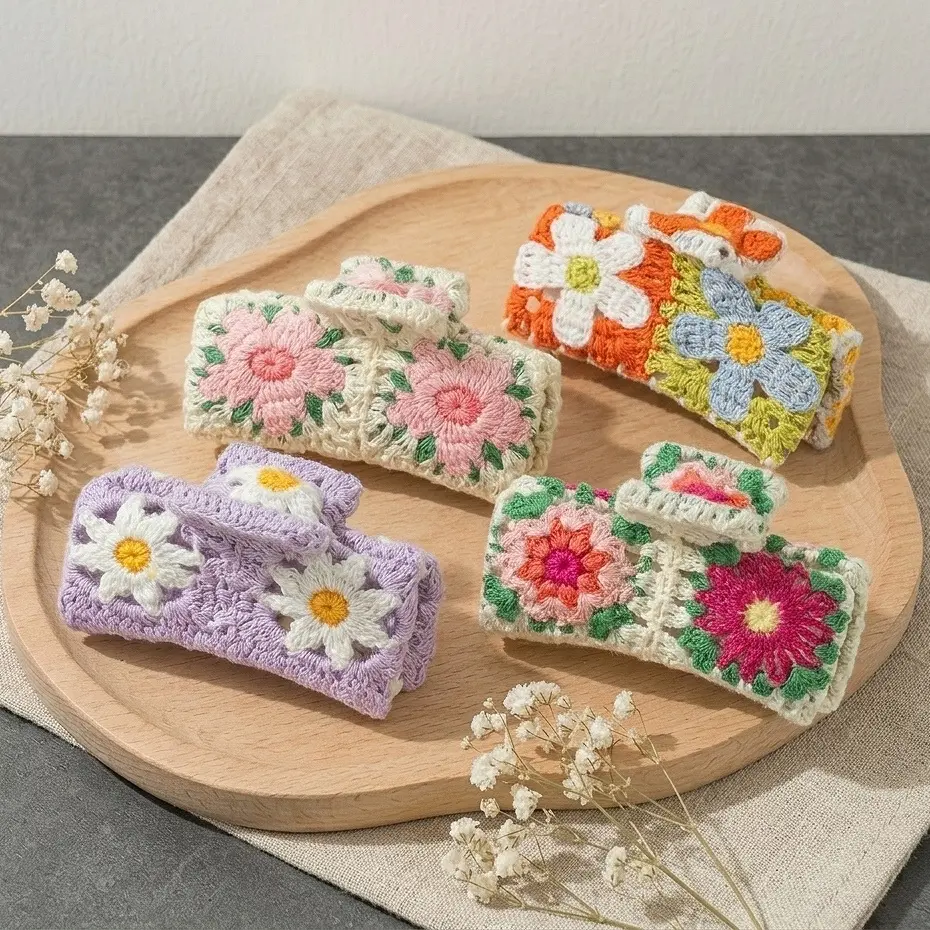 Elegant Crochet Floral Hair Claw Clips Handmade Knitted Daisy Flower Shark Clip Bohemian Beach Vacation Hair Barrettes For Women