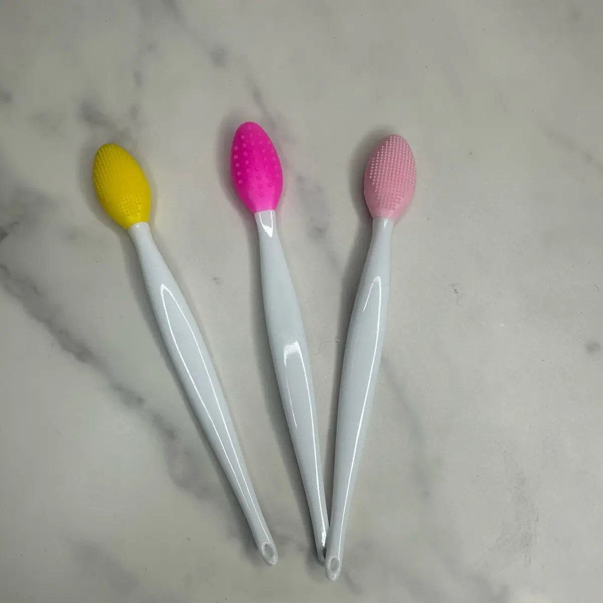 Lip scrub brush