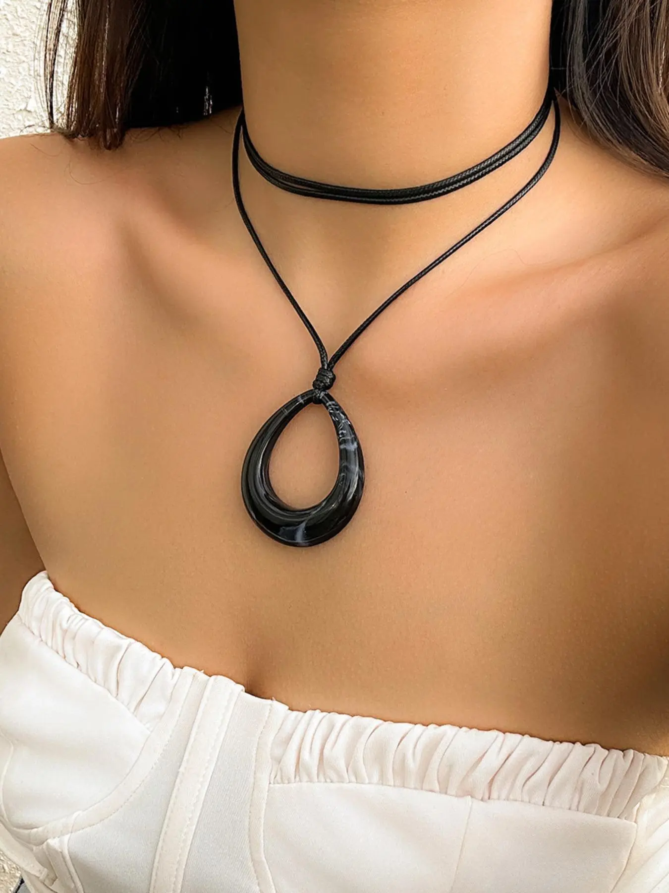 Vintage Teardrop Pendant Necklace for Women, Elegant Accessory for Special Occasions, Stylish Jewelry to Enhance Your Look