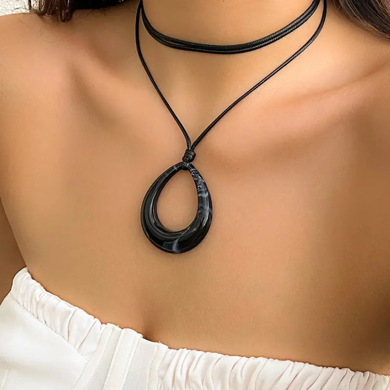Vintage Teardrop Pendant Necklace for Women, Elegant Accessory for Special Occasions, Stylish Jewelry to Enhance Your Look, Decorative Accessory Necklace